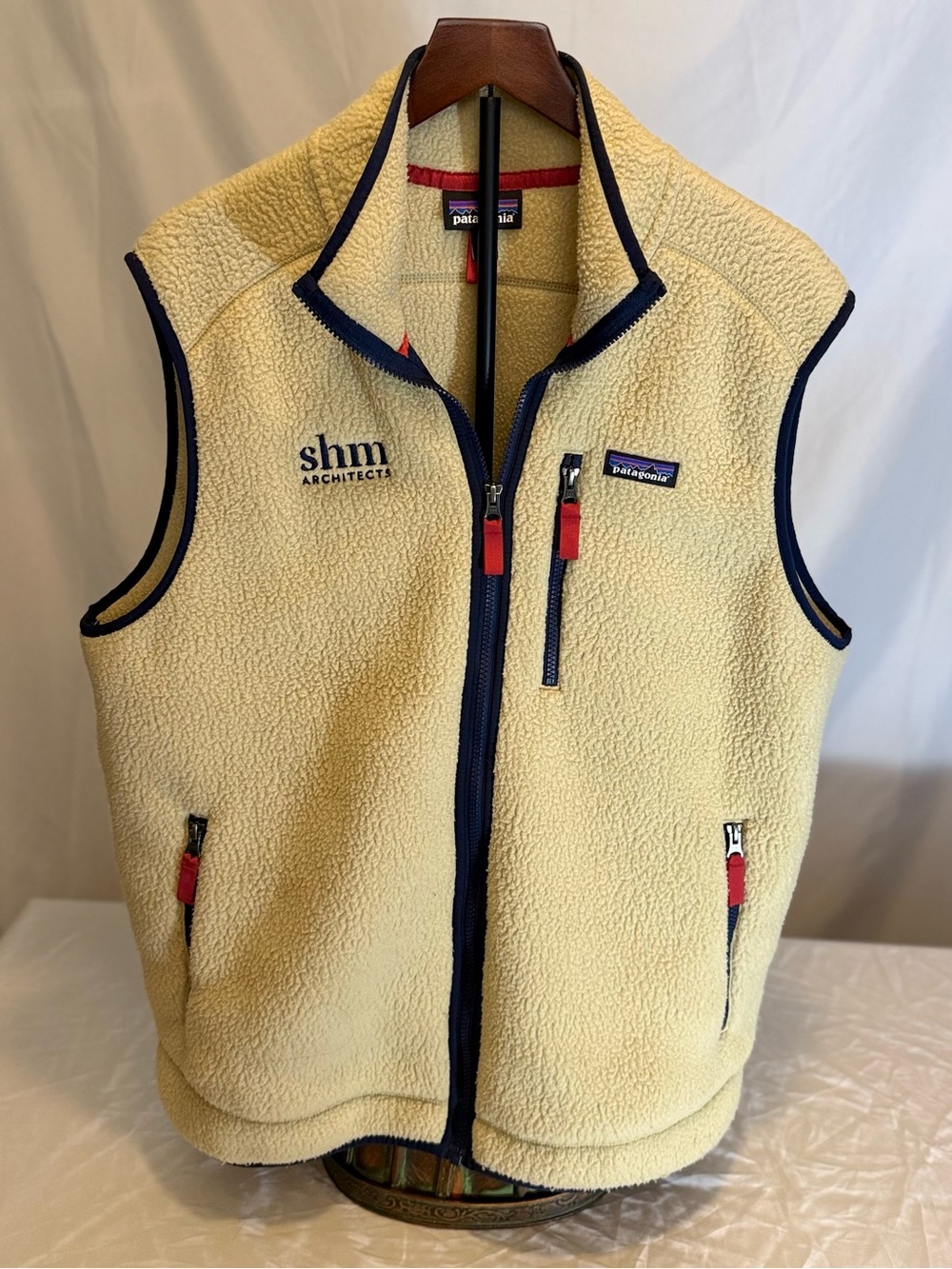 Men’s Patagonia Retro Pile El Cap Khaki Fleece Vest with Navy Trim Size XL (01)